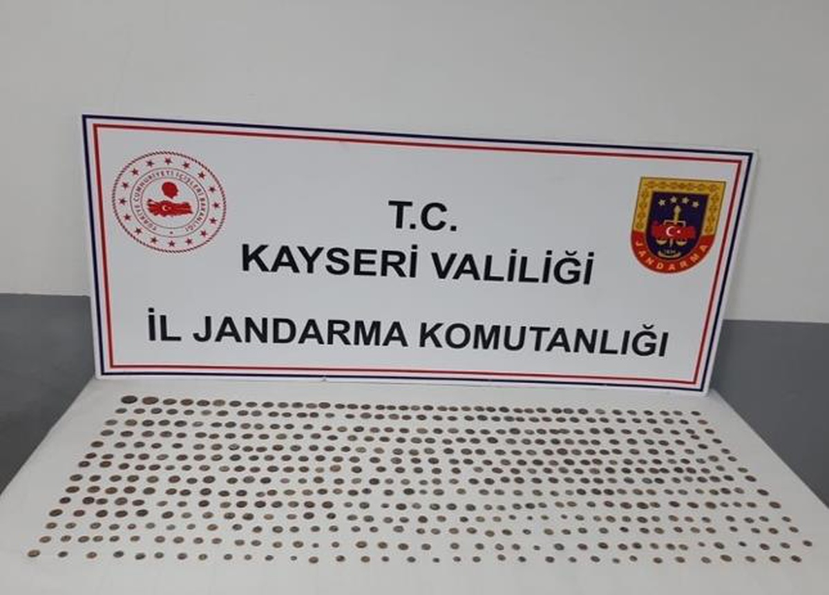 Kayseri\'de tarihi nitelikte olduğu değerlendirilen 550 sikke ele geçirildi