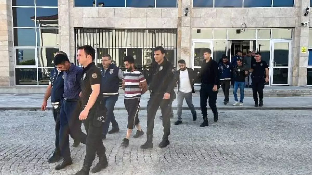 Son dakika haberi: Kütahya\'da \'Saman Alevi\' operasyonunun 6 şüphelisi adliyede