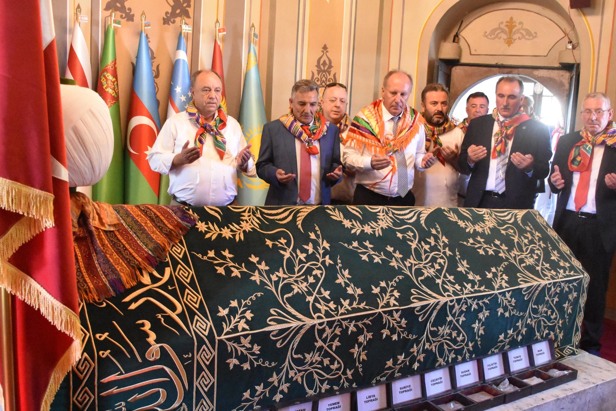 Memleket Partisi Genel Başkanı İnce, Ertuğrul Gazi Türbesi\'ni ziyaret etti
