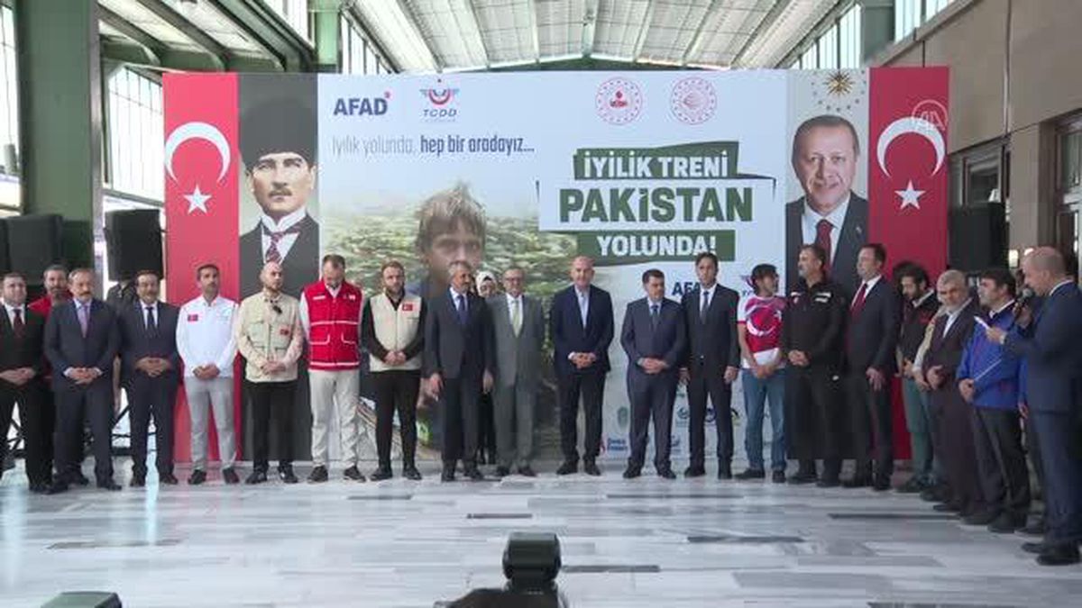 Pakistan'a yardım malzemesi taşıyan dördüncü 'İyilik Treni' törenle uğurlandı