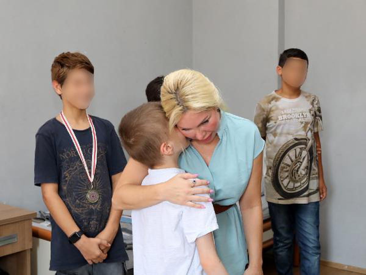 Rektör Özkan, Cem Muhammet\'i ziyaret edip, masa tenisi oynadı