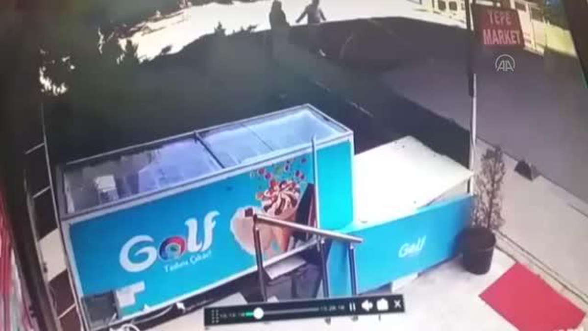 Sancaktepe\'de eşini taciz ettiğini öne sürdüğü kişiye minibüsle çarpan şüpheli tutuklandı