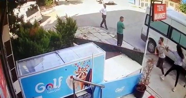 Sancaktepe'de taciz iddiası: Araçla ezip, sopalarla dövdüler Sancaktepe'de taciz iddiası: Araçla ezip, sopalarla dövdüler