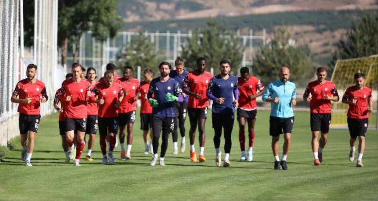 Sivasspor, İstanbulspor maçı hazırlıklarına ara vermeden başladı