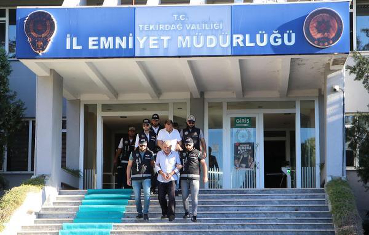 Tekirdağ merkezli silah kaçakçılığı operasyonunda yakalanan 10 zanlı adliyede