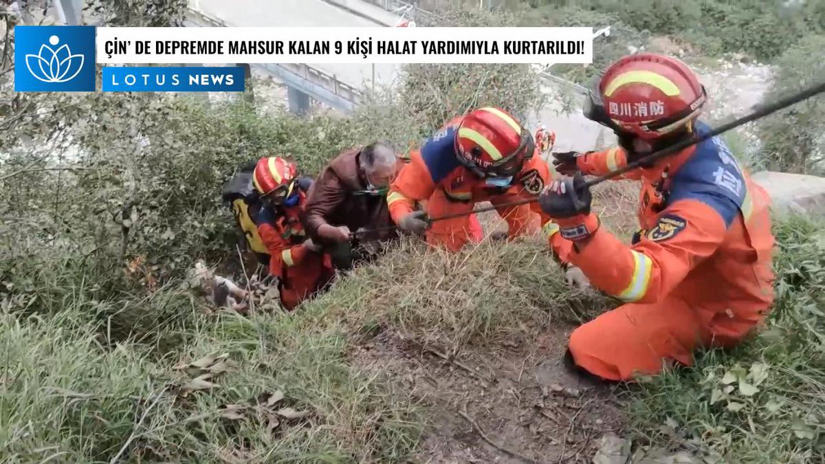 Video: Çin\'in Sichuan Eyaletindeki Depremde Mahsur Kalan 9 Kişi Halat Yardımıyla Kurtarıldı