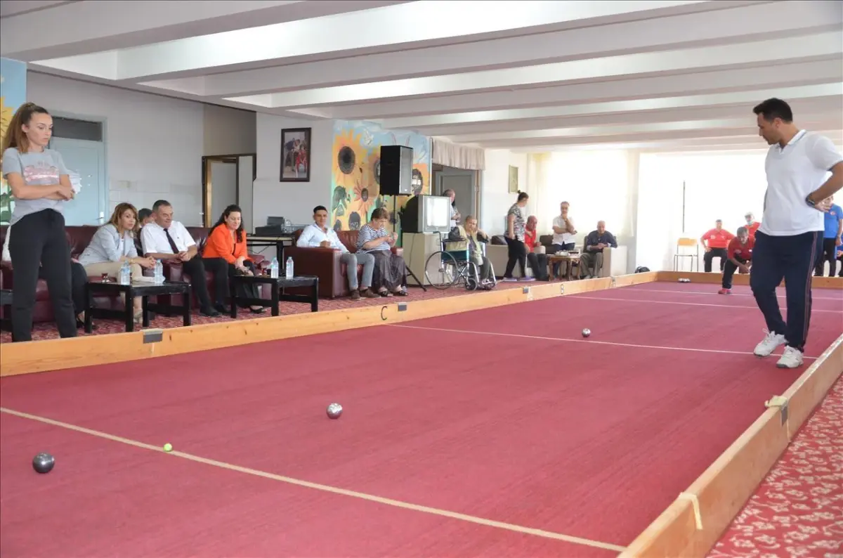 70\'lik delikanlılar Edirne\'deki huzurevleri arası bocce müsabakalarında karşılaştı