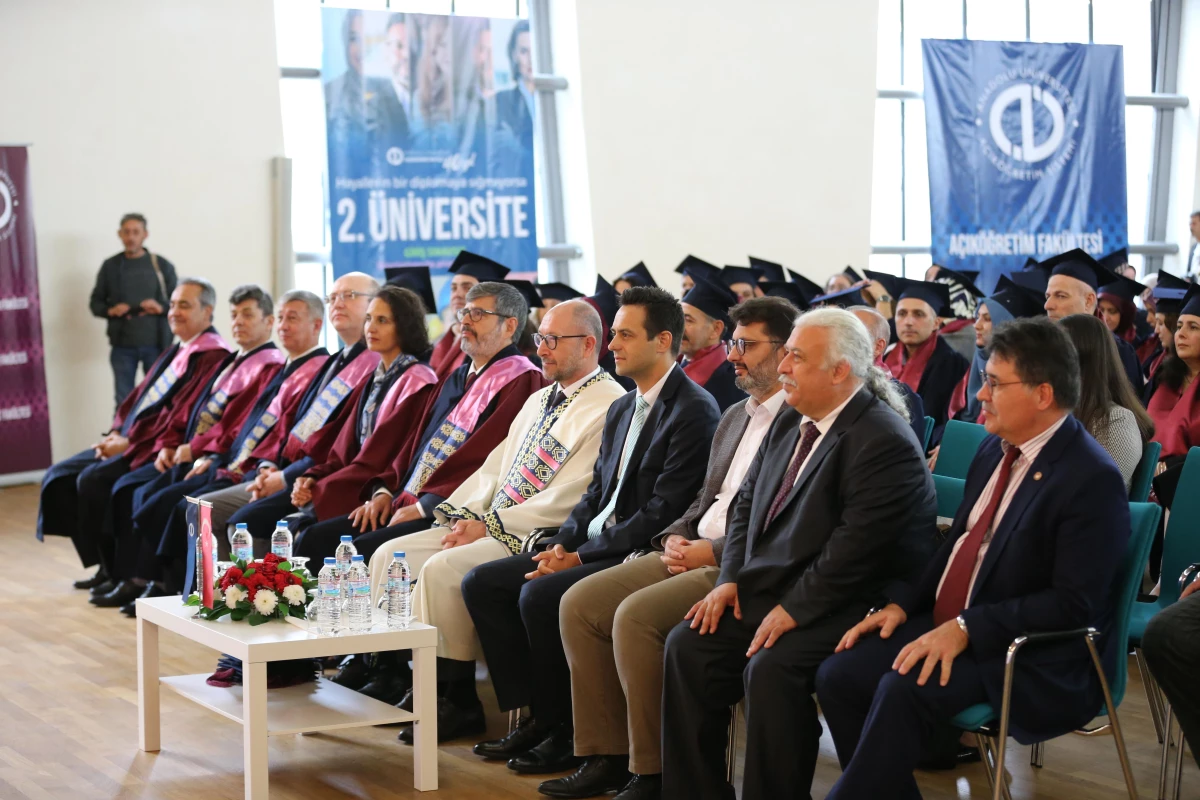 Anadolu Üniversitesi Batı Avrupa Programları mezunları diplomalarını aldı