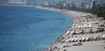 Antalya haberi! Antalya'da sahiller, yabancı turistlere kaldı