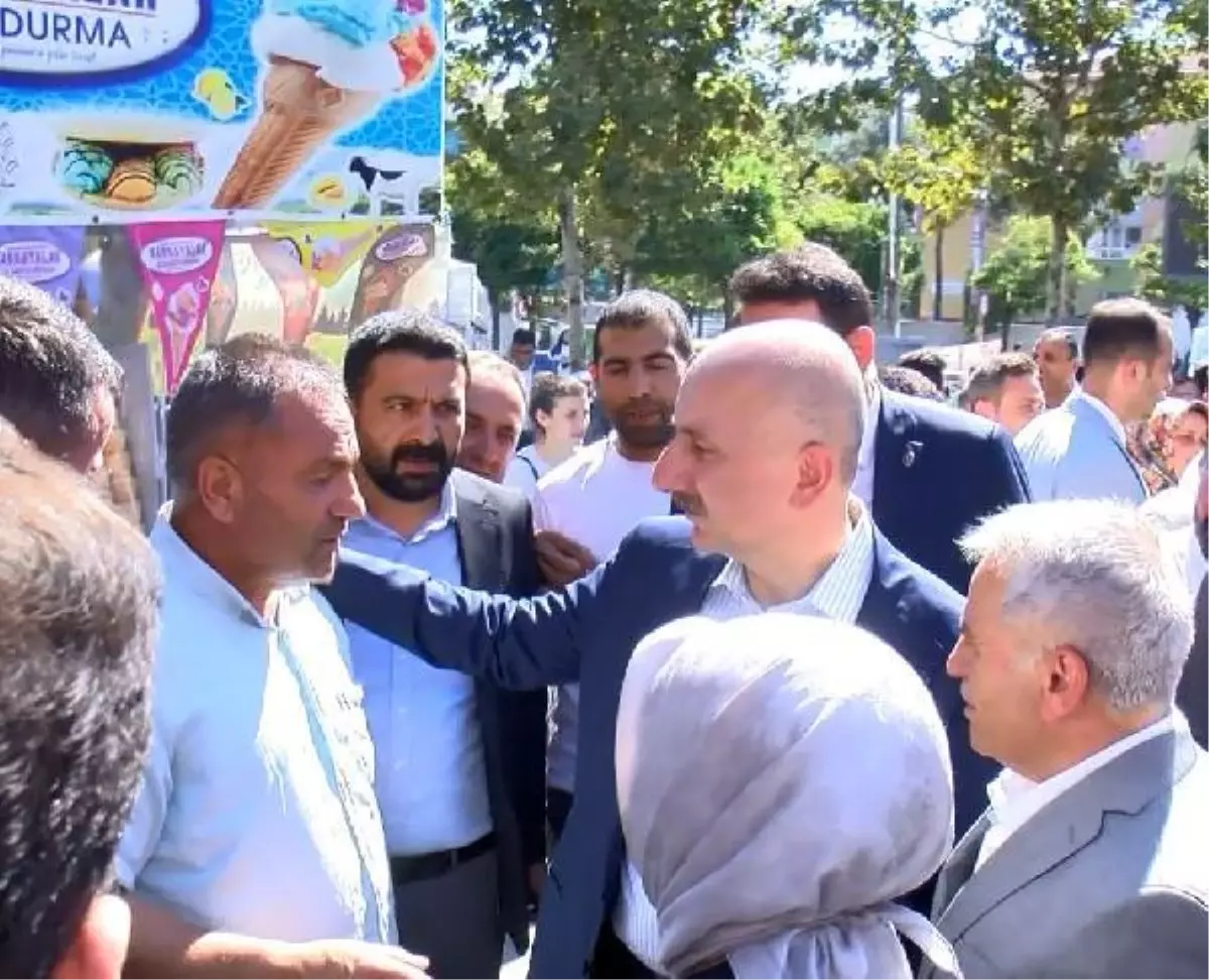 Bakan Karaismailoğlu Sancaktepe\'de esnafı ziyaret etti