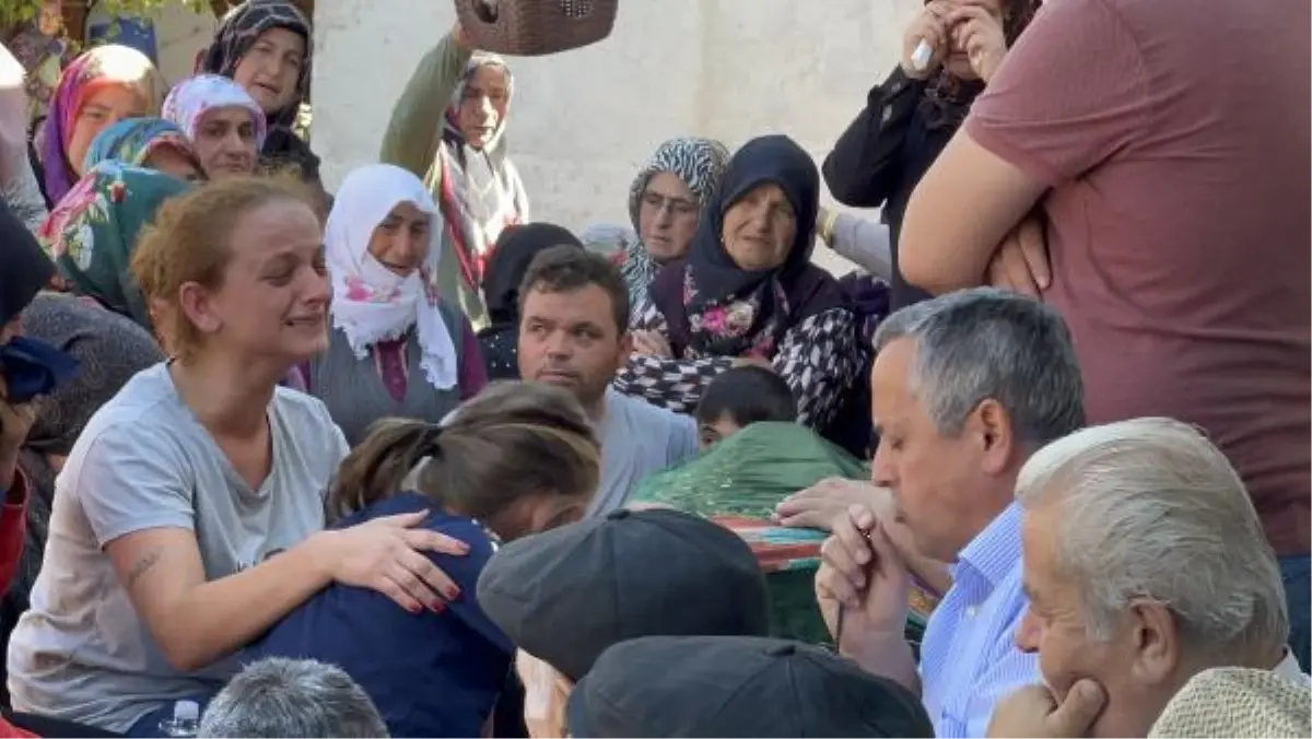 Son dakika haberleri! Cezaevinden çıkan eşinin öldürdüğü Arzu, toprağa verildi