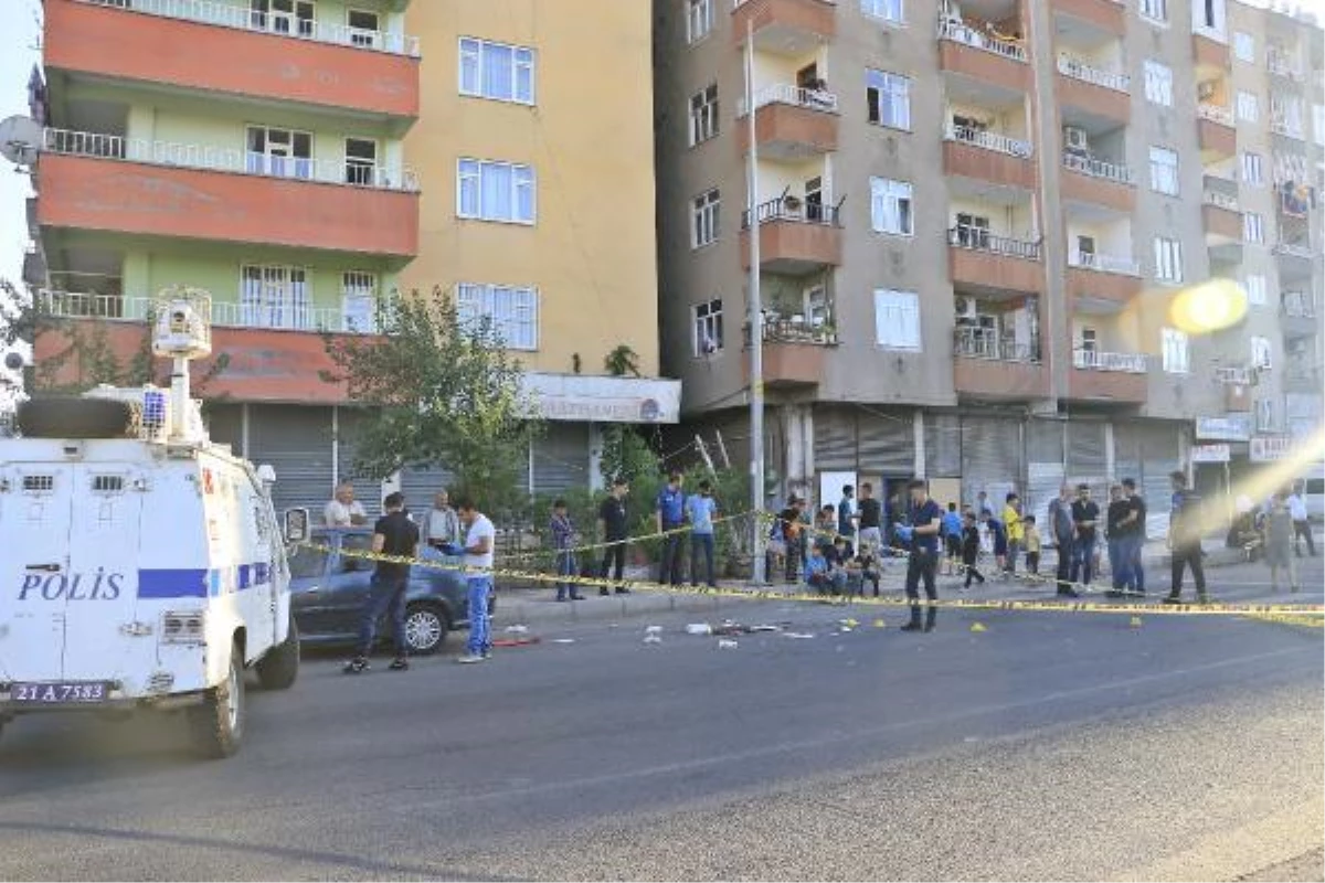 Son dakika haberleri... Diyarbakır\'da komşu esnaflar arasında silahlı kavga: 3 yaralı