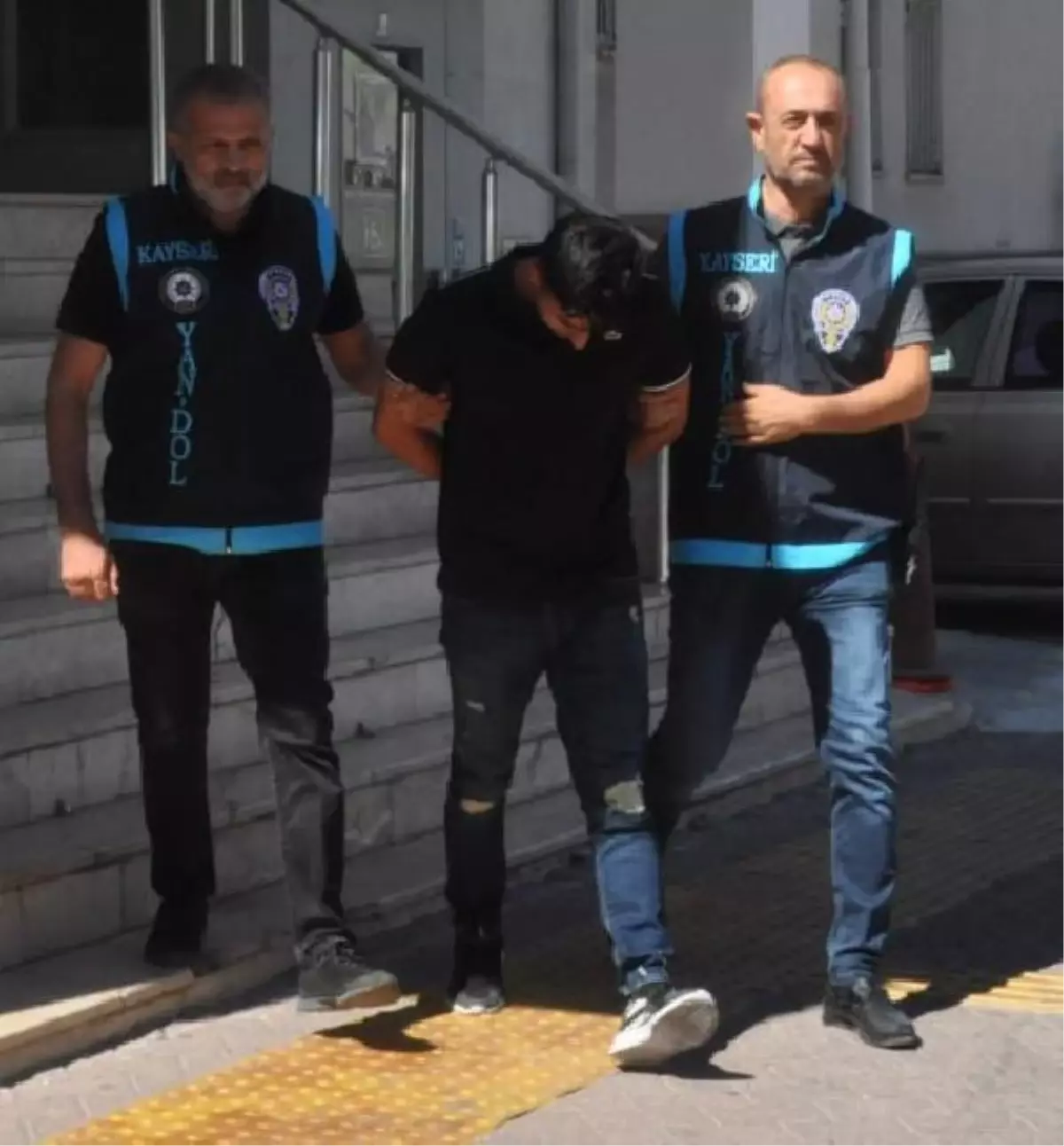 Dolandırdığı parayla kendine otomobil almış