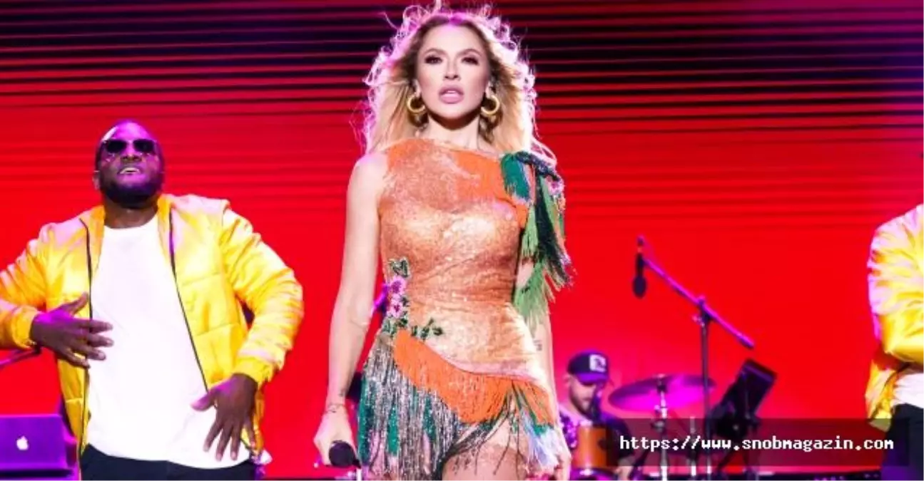 Hadise İstanbul Festival Park Kadıköy Sahnesi'nde İzleyenleri Büyüledi