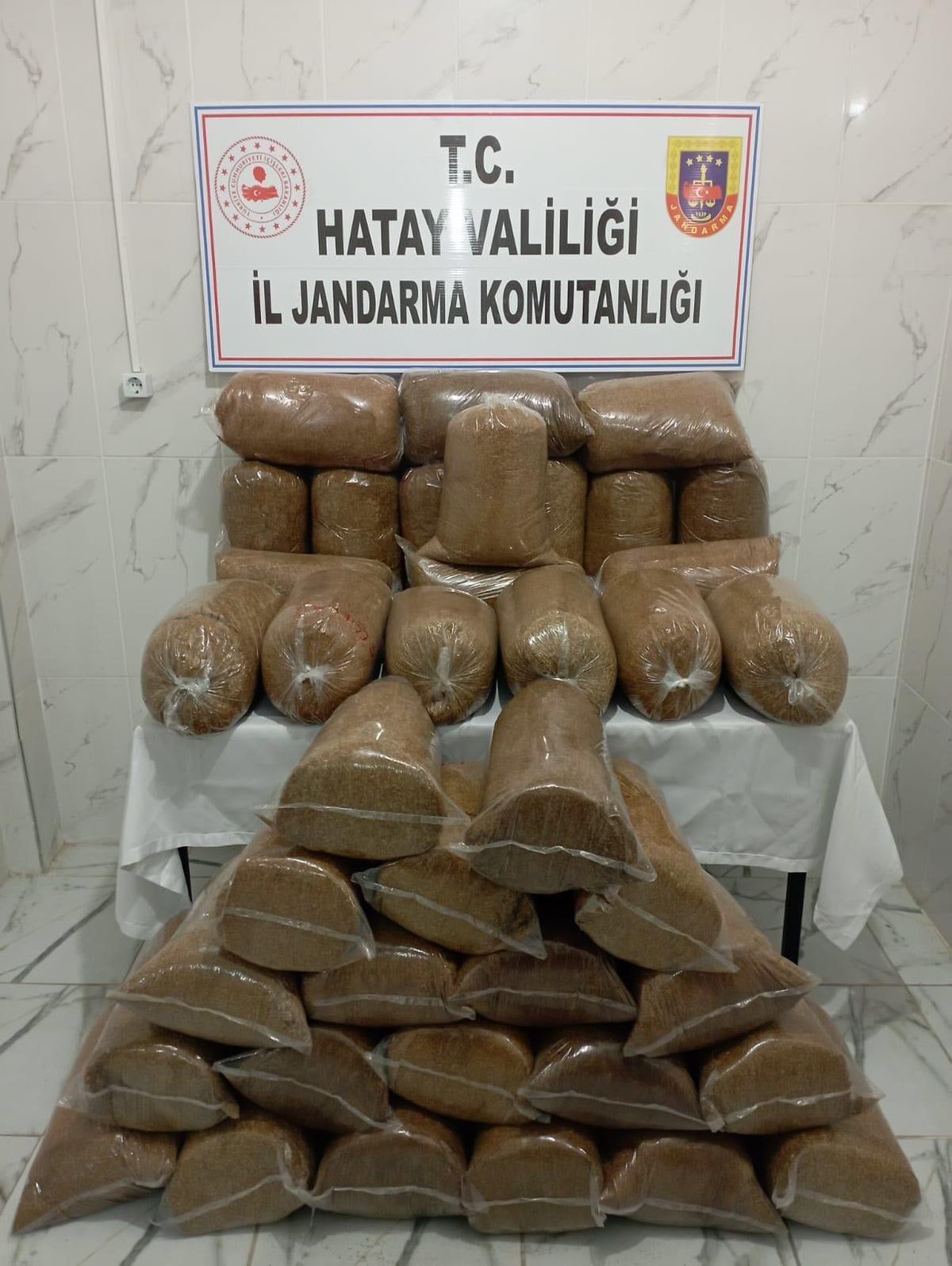 Hatay\'da otomobilde gümrük kaçağı 245 kilogram tütün ele geçirildi