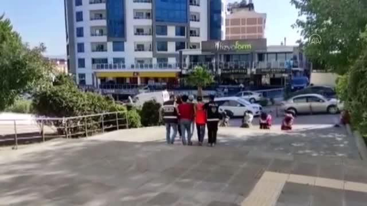 Hatay\'da iş yerinden hırsızlık iddiasıyla 2 zanlı tutuklandı