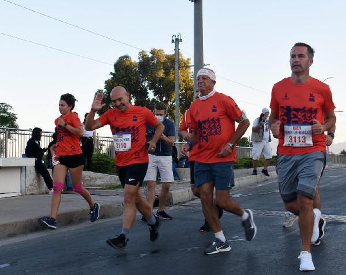 İzmir haber | İzmir\'in kurtuluşun 100\'üncü yılında maraton coşkusu