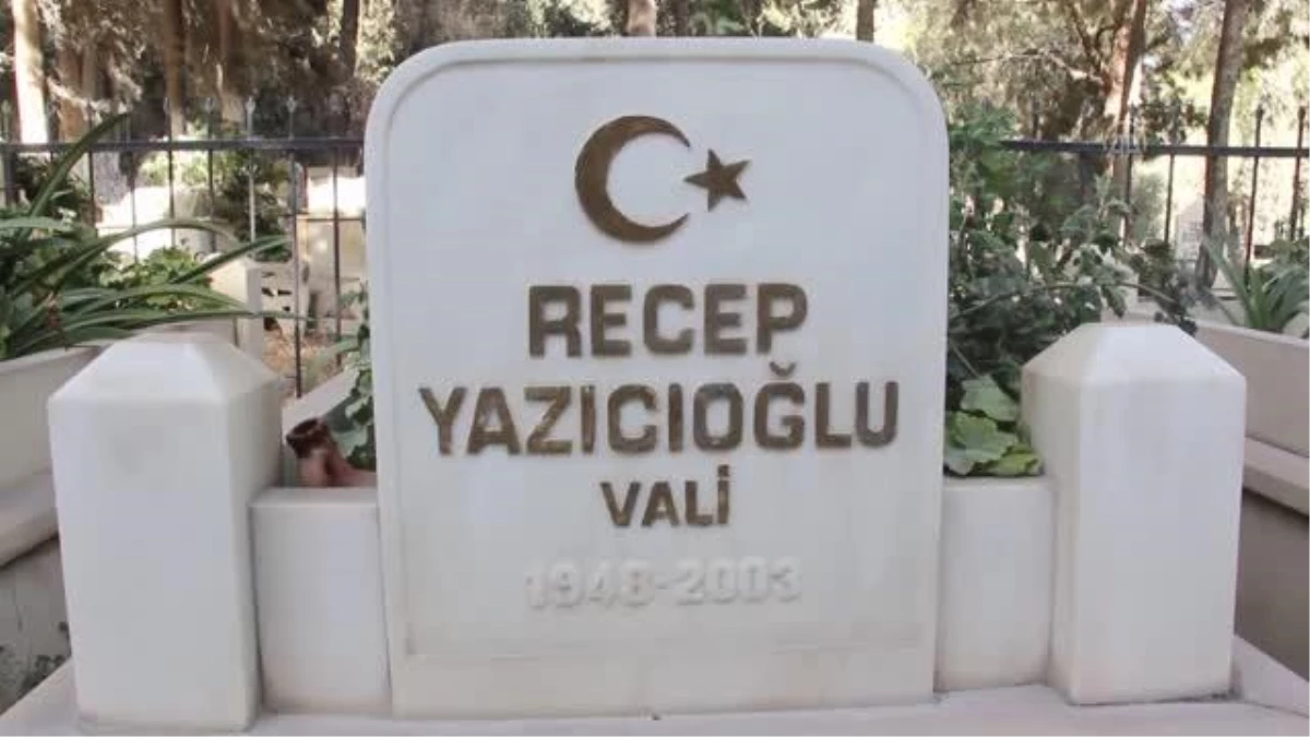 Merhum Vali Recep Yazıcıoğlu Aydın\'daki kabri başında anıldı