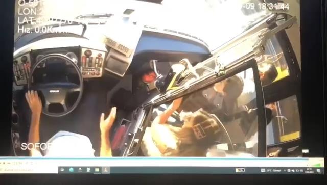 Metrobüs kazasından önce şoförün yardım talebi kamerada: Çok kötü oldum, bana ambulans çağırın Metrobüs kazasından önce şoförün yardım talebi kamerada: Çok kötü oldum, bana ambulans çağırın
