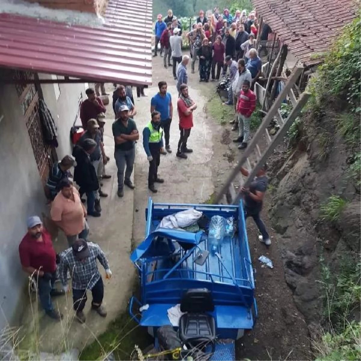 Son Dakika | Ordu\'da tarım aracı evin bahçesine devrildi: 1 ölü, 2 yaralı