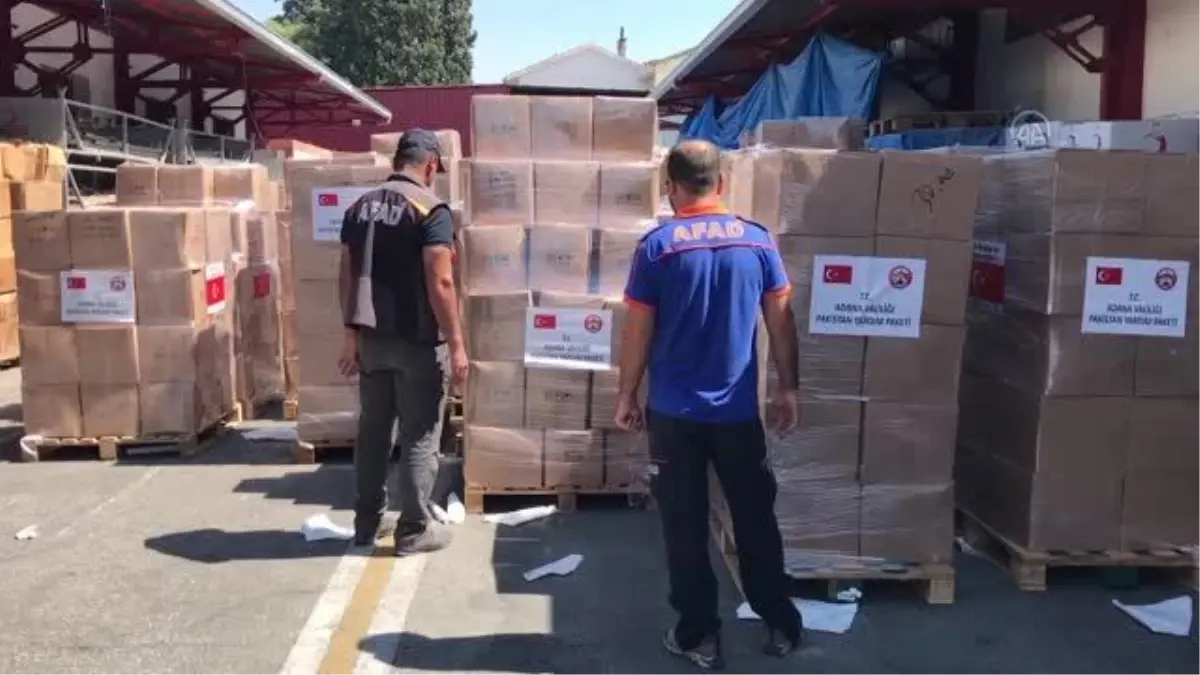 Adana\'dan Pakistan\'daki sel bölgesine 9 yardım tırı gönderildi