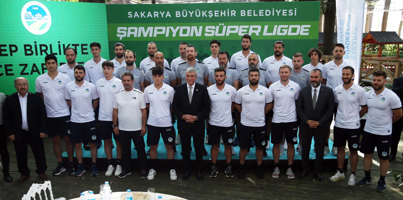 Sakarya Büyükşehir Beldiyespor Hentbol Takımı tanıtıldı