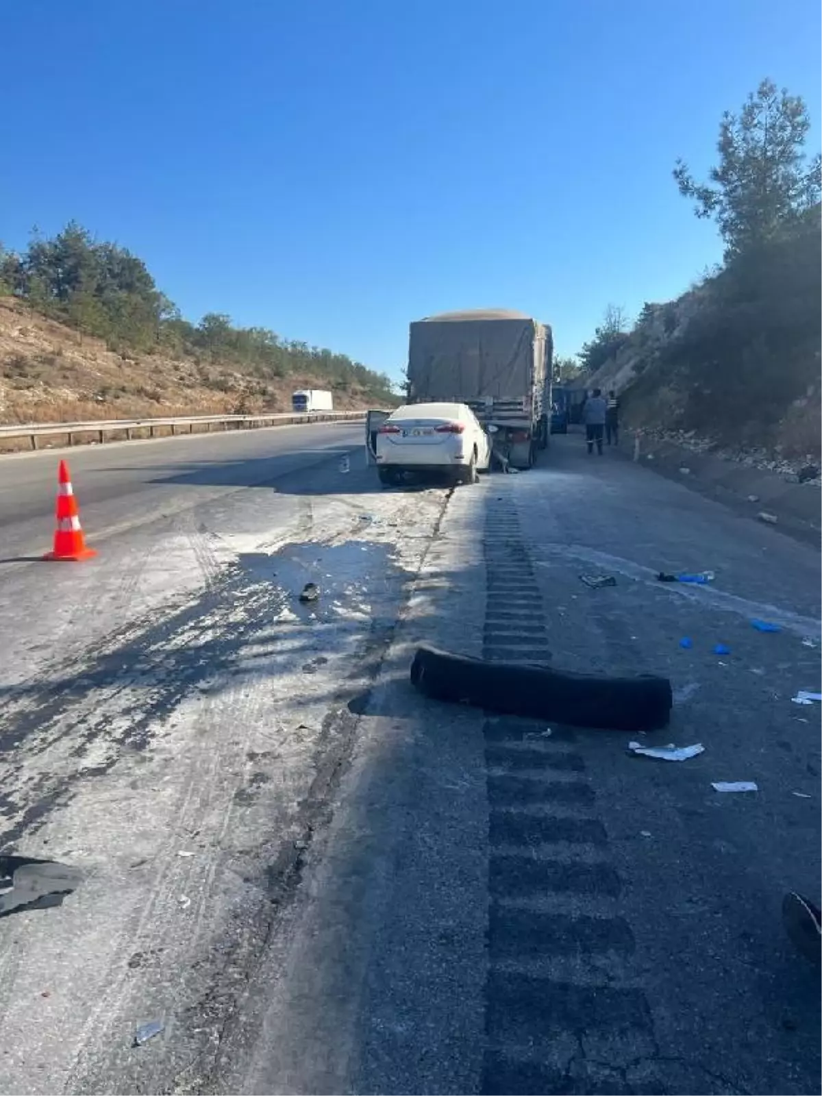 TIR\'a arkadan çarpan otomobildeki çift hayatını kaybetti