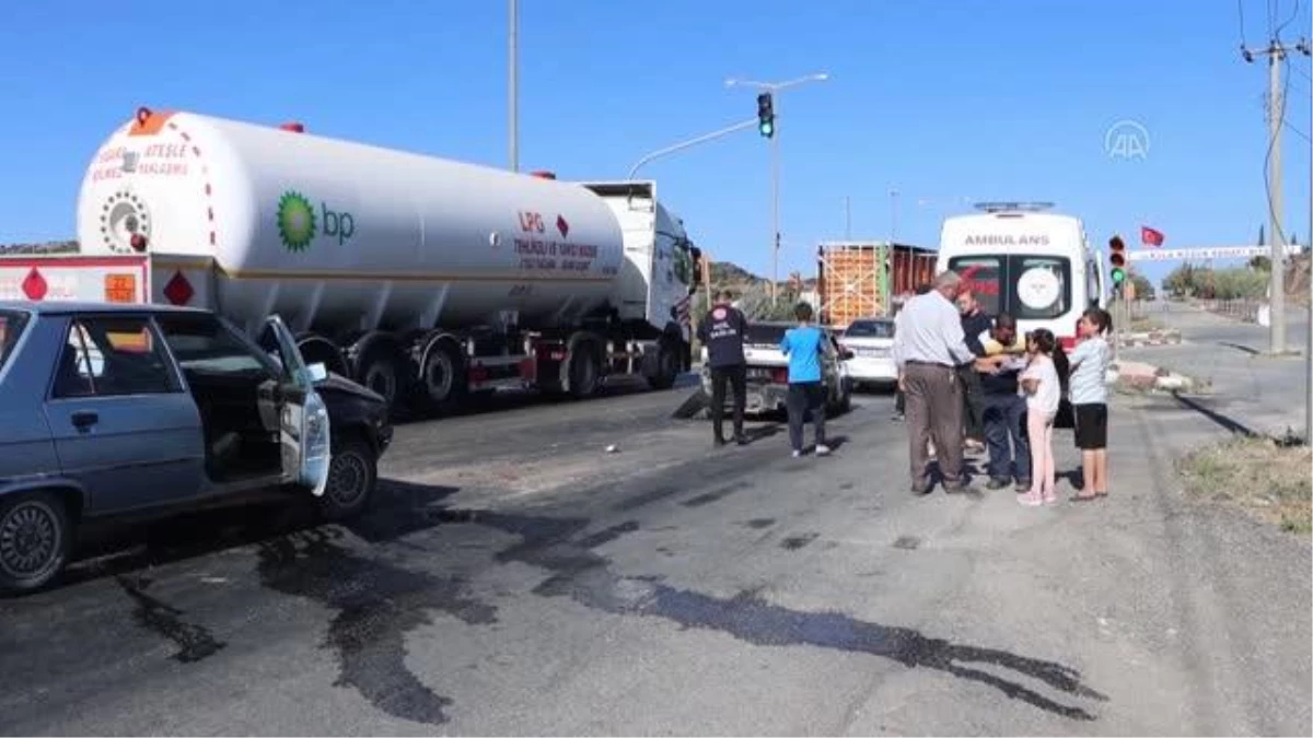 Manisa\'da 3 otomobil karıştığı kazada 1 kişi yaralandı