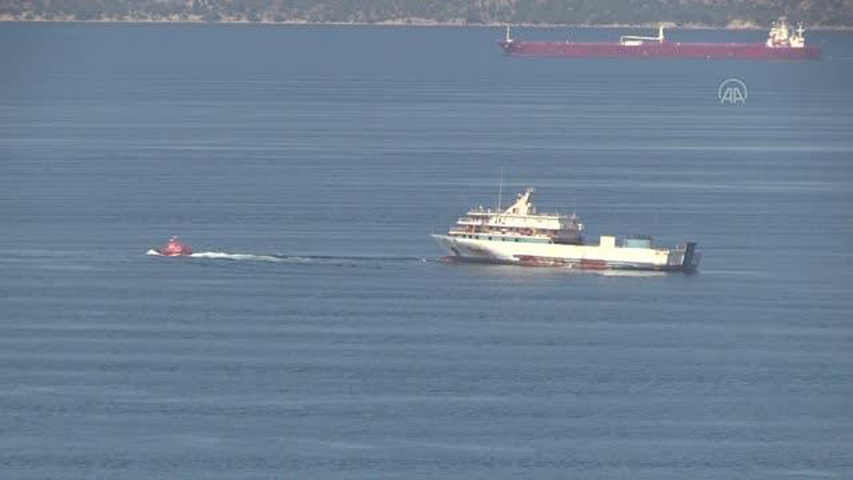 ÇANAKKALE - Yunanistan Sahil Güvenlik birimlerinin taciz ateşi açtığı gemi yeniden seyrine başladı