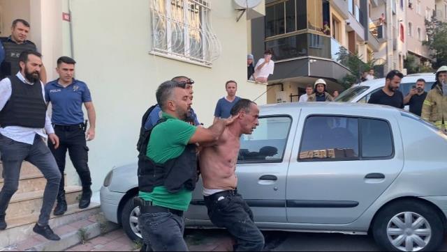 'Dış güçler kapattı' diye cep telefonunu tavada yakarak yangın çıkarttı, sonra da kendini odaya kilitledi 'Dış güçler kapattı' diye cep telefonunu tavada yakarak yangın çıkarttı, sonra da kendini odaya kilitledi
