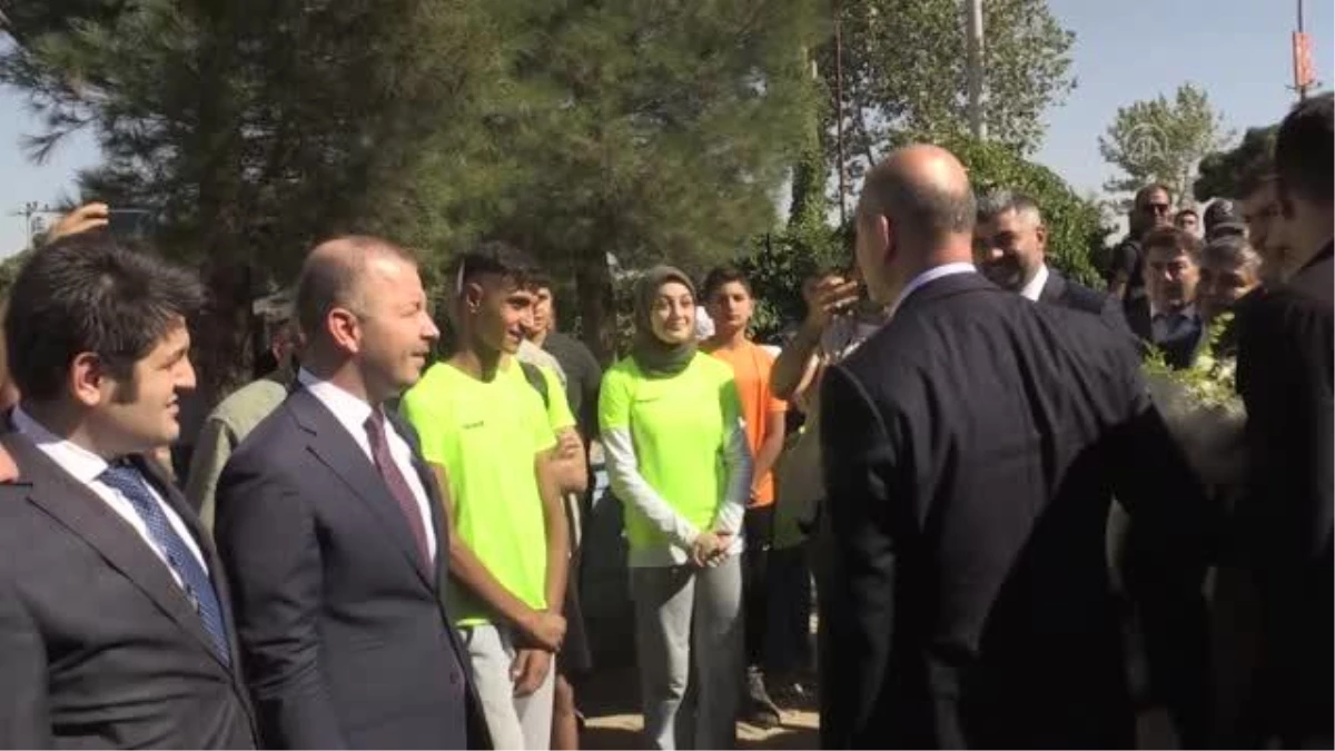 İçişleri Bakanı Soylu, Mardin Ömerli\'de çocuk ve gençlerle bir araya geldi