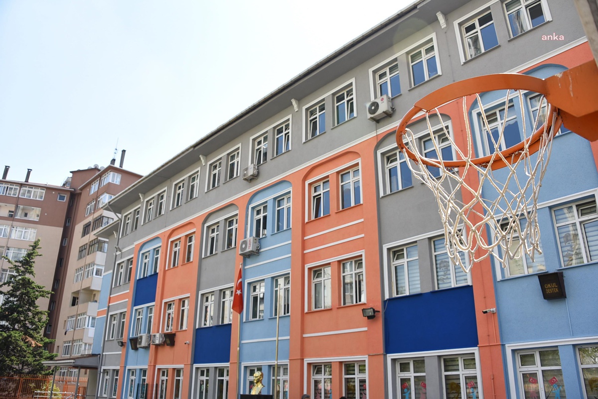 Kadıköy Belediyesi\'nden Okullara Tadilat