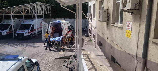 İnşaat işçilerine kıyafetlerini değiştirdikleri sırada saldırdı: 1 ölü, 1 yaralı İnşaat işçilerine kıyafetlerini değiştirdikleri sırada saldırdı: 1 ölü, 1 yaralı