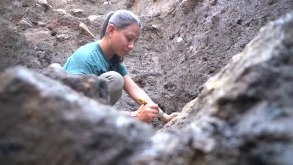 'Kütahya'nın kalbi'ni kazdıkça 8 bin yıllık tarihi aydınlatıyorlar