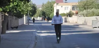 Muhtar, 'makam aracım' dediği skuterle kapı kapı dolaşıp sorunları dinliyor