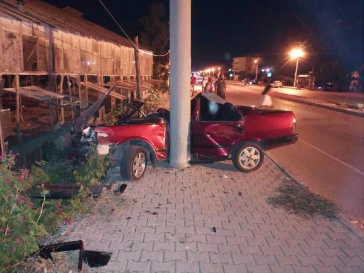 Antalya\'da ciple otomobilin çarpıştığı kazada bir kişi öldü, 6 kişi yaralandı