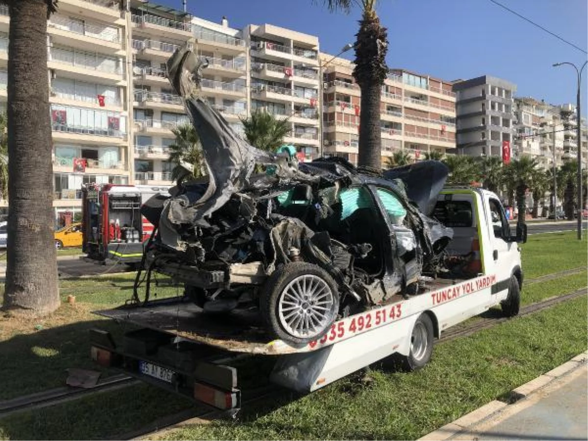 Son dakika haber | Otomobil, tramvay yolu kenarındaki ağaca çarptı: 2 ölü, 1 yaralı