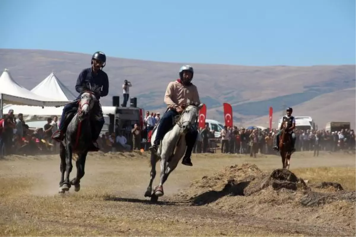 Rahvan atları kıyasıya yarıştı