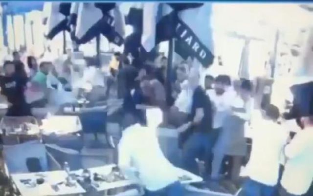 AVM'de iki grup arasında silahlı çatışma çıktı: 5 yaralı AVM'de iki grup arasında silahlı çatışma çıktı: 5 yaralı