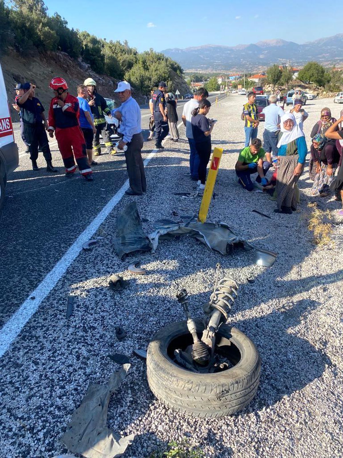 Muğla\'da 3 otomobilin karıştığı kazada 7 kişi yaralandı