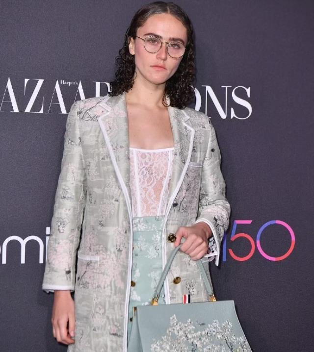 ABD Başkan Yardımcısı Kamala Harris'in kızı podyuma göğüslerini açtı