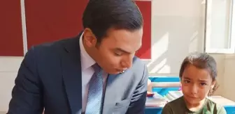 Ağlayıp sınıfı terk eden öğrenciyi kaymakam ikna etti