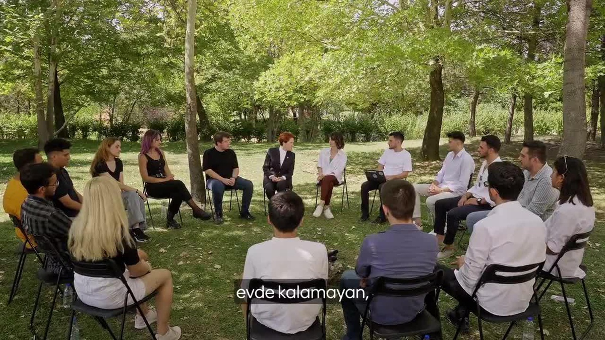 Akşener, Gençlerle Buluşmaya Devam Ediyor.