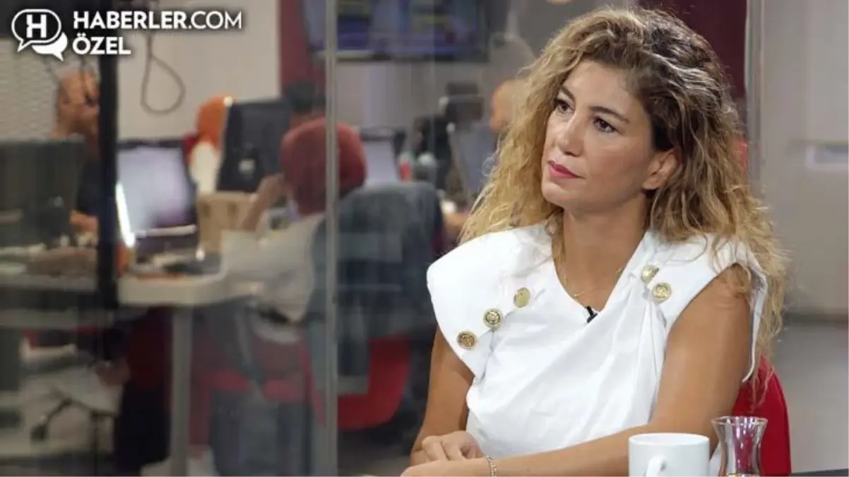 'Babam yüzünden çocukluğum çok travmatikti' diyen Nadide Sultan, yaşadığı zor günleri anlattı