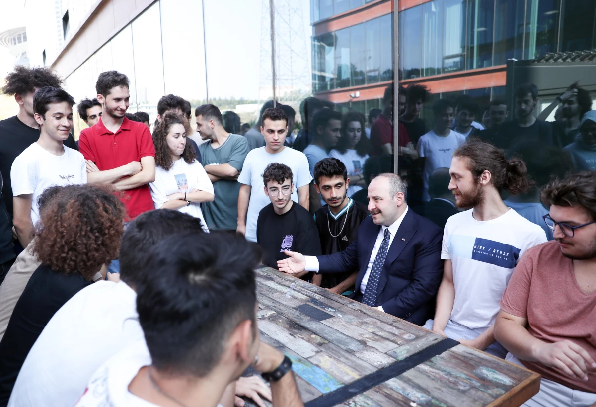 Bakan Varank 42 İstanbul yazılım okulunda gençlerle buluştu Açıklaması