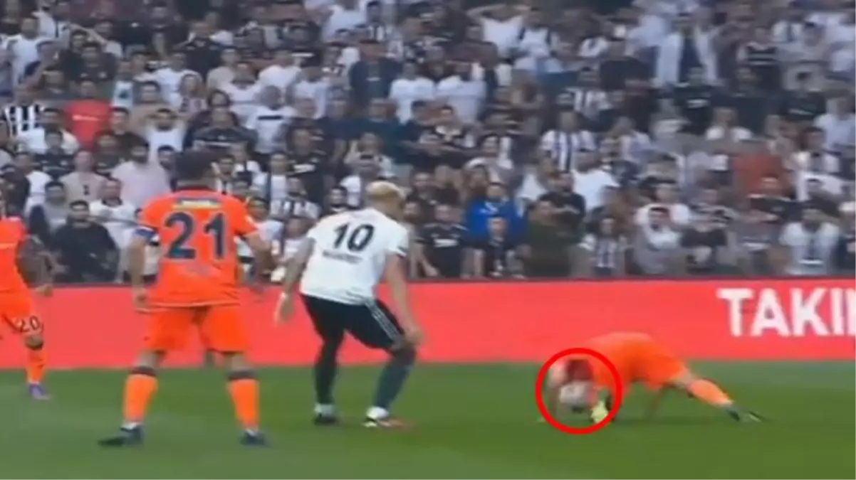 Beşiktaşlı futbolcular penaltı bekledi! Halil Umut Meler\'in verdiği karar taraftarı çıldırttı