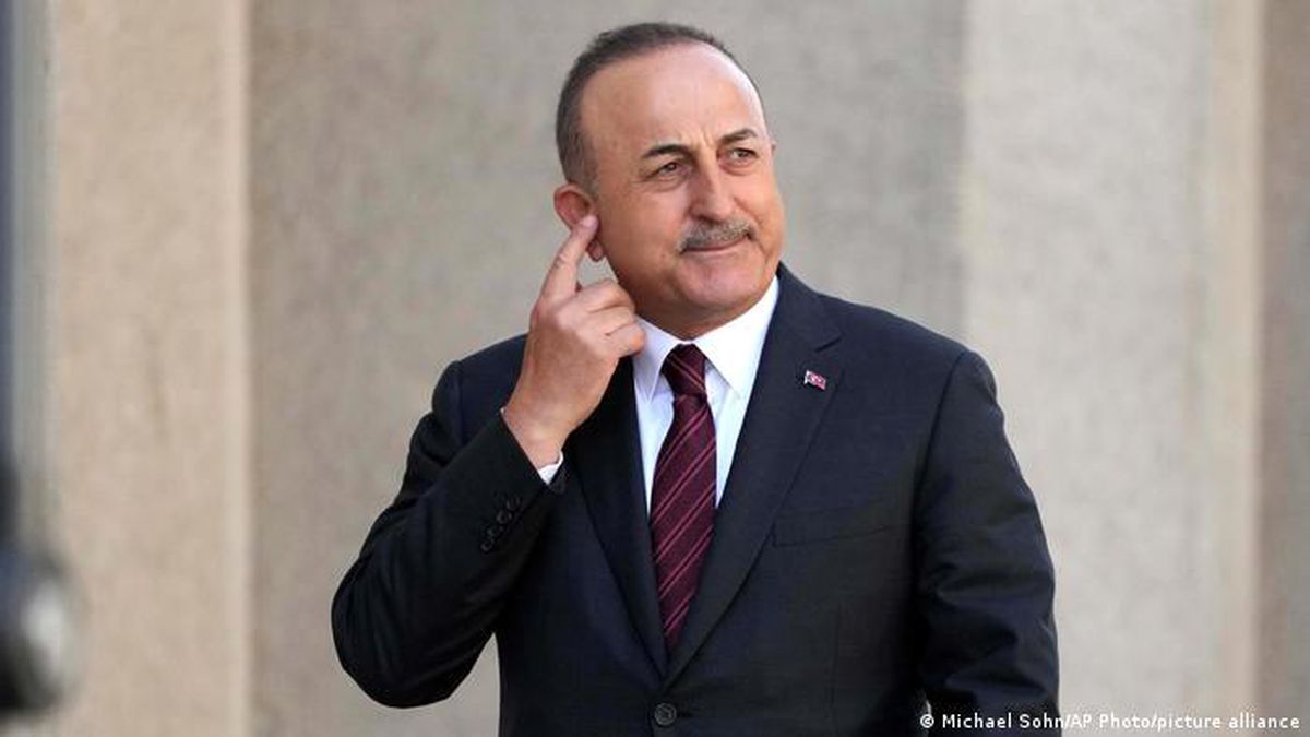 Çavuşoğlu\'ndan Yunanistan\'a: Başkalarının maşası olmayın
