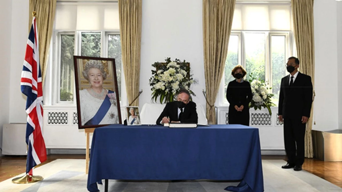Çin Cumhurbaşkanı Yardımcısı, Kraliçe Iı. Elizabeth\'in Vefatı Üzerine İngiltere Büyükelçiliğini Ziyaret Etti