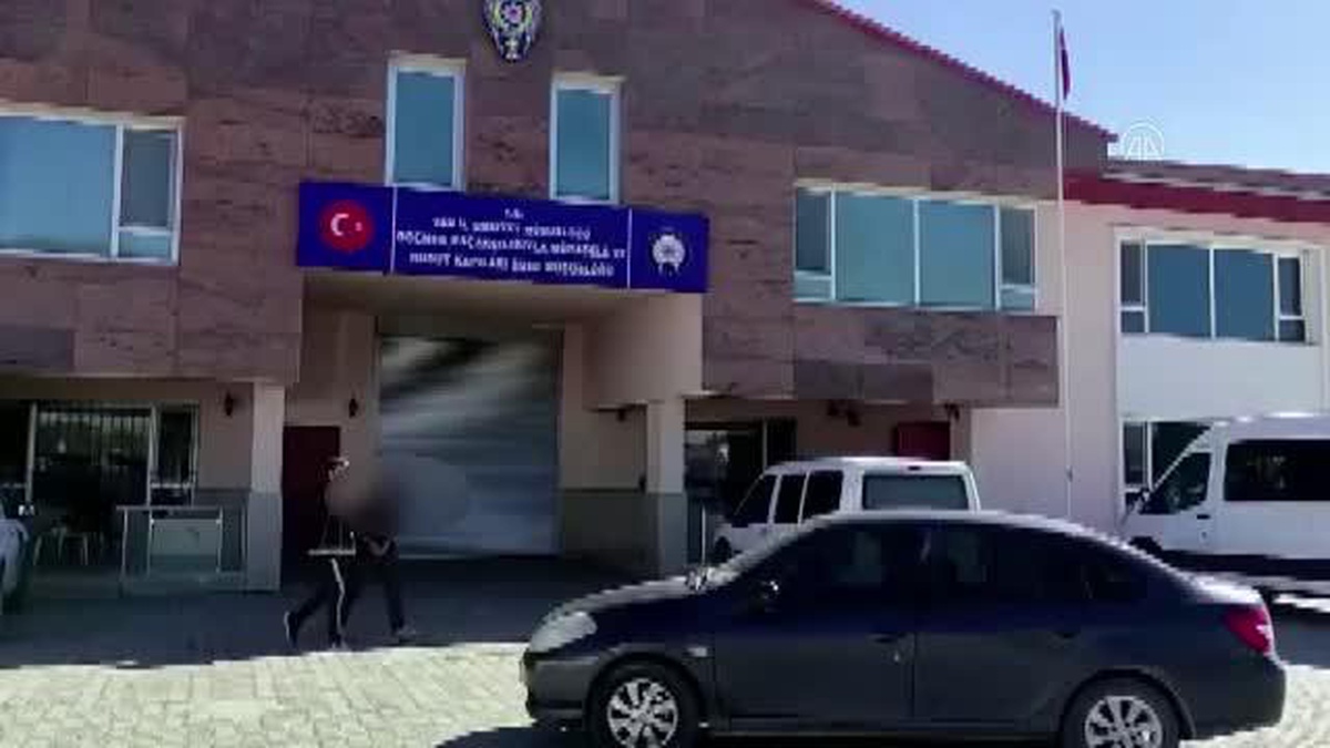 Van\'da göçmen kaçakçılığı iddiasıyla 4 şüpheli tutuklandı