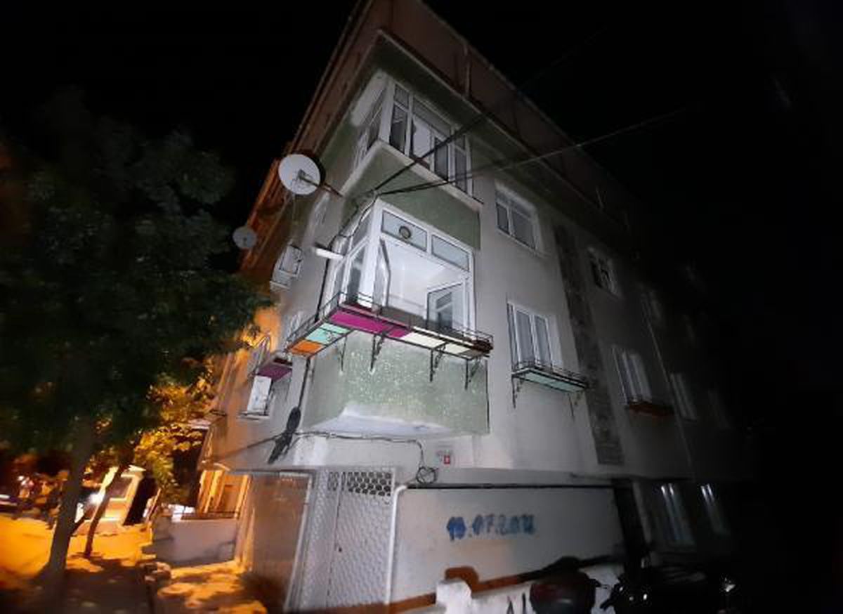 Güngören\'de 4 katlı binada çatlaklar oluştu; 2 bina güvenlik gerekçesiyle tahliye edildi